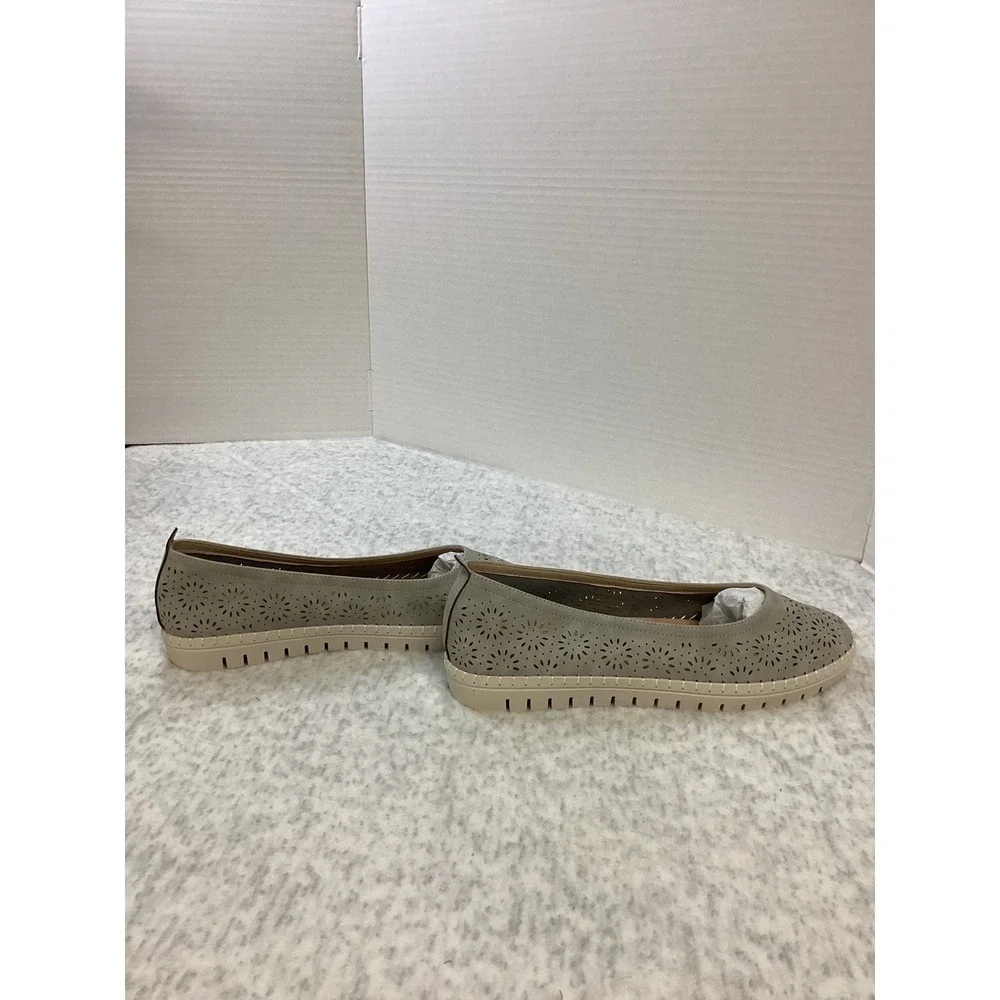 Easy Street Women Laser Cut Floral Perforated Slip On Comfort Flats Grey Size 11